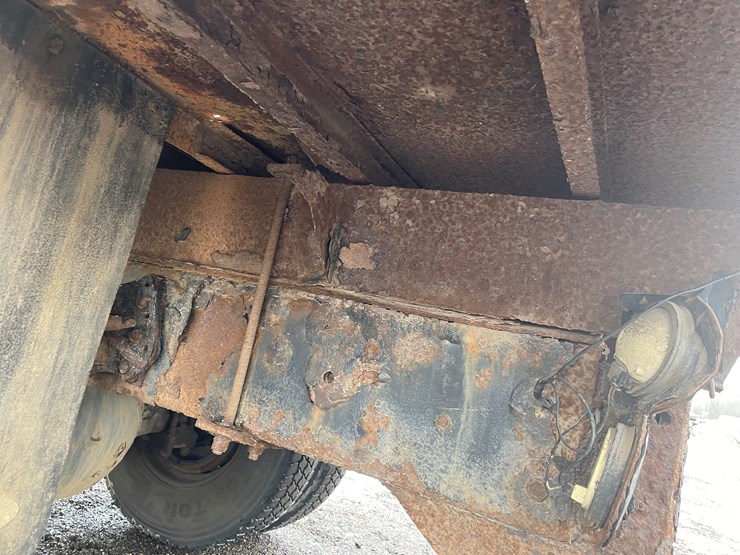 #1015-•-1992-navistar-international-transportation-flatbed-truck-(has-wi-title)-image-28