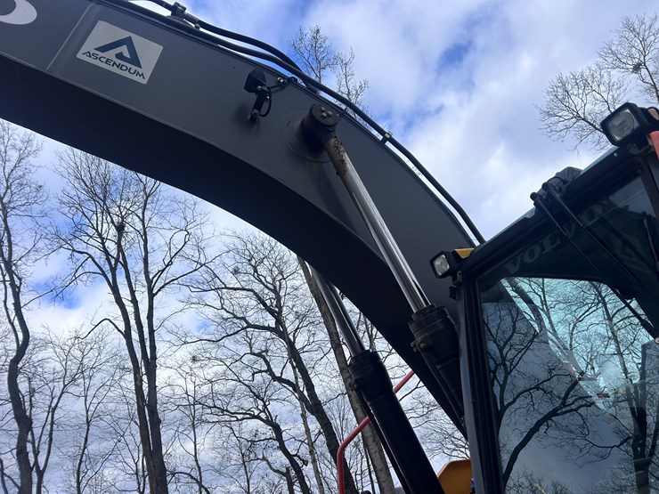 2022-volvo-ec220el-image-32