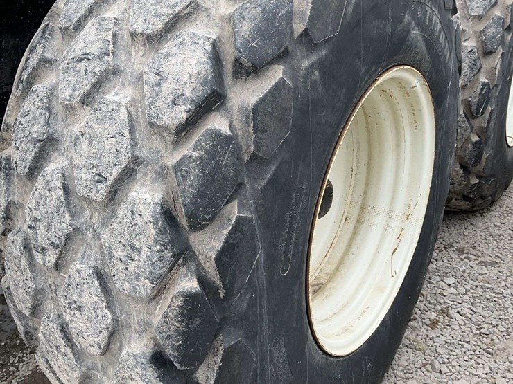 balzer-manure-tank-with-raven-computer-control,-for-knifing-in-manure,-6800-gallon-tank,-hydraulic-pump,-no-pto-image-17