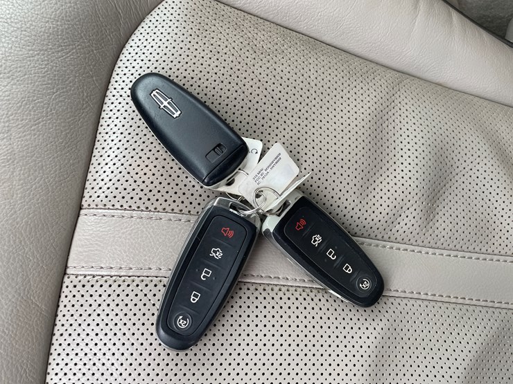 2012-lincoln-mkx-image-48