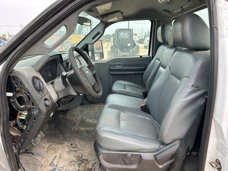 2016-ford-f550-image-8