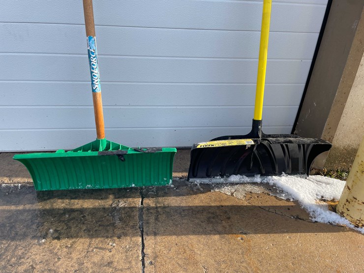 #4079-•-snow-shovels-(o3)-image-5