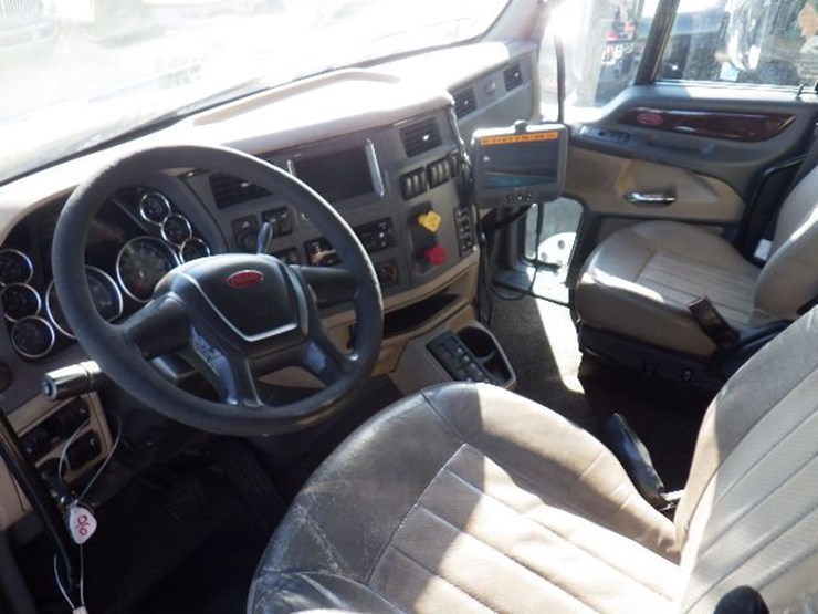 2017-peterbilt-587-image-20