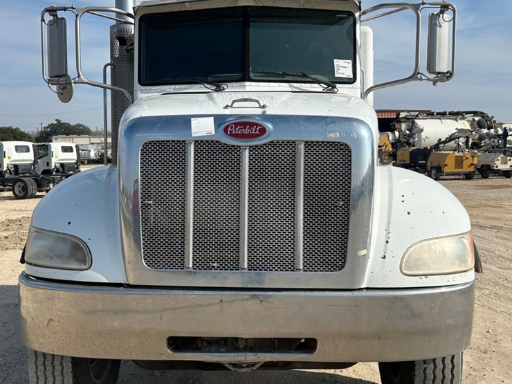 2009-peterbilt-340-image-2