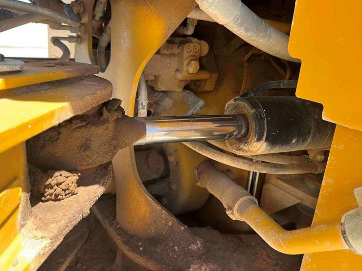 2013-caterpillar-950k-image-10