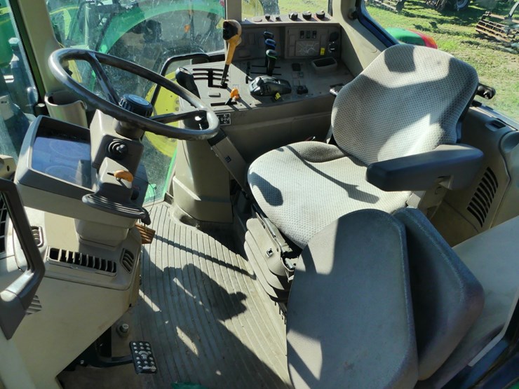 2016-john-deere-6110m-image-11