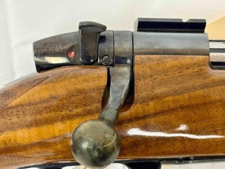 weatherby-mark-v---rifle---1-of-1000-image-9