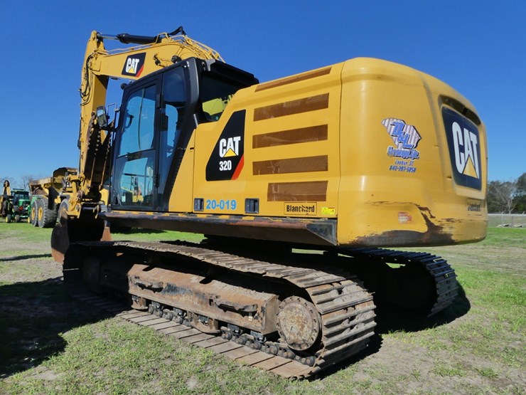 caterpillar-320-image-4