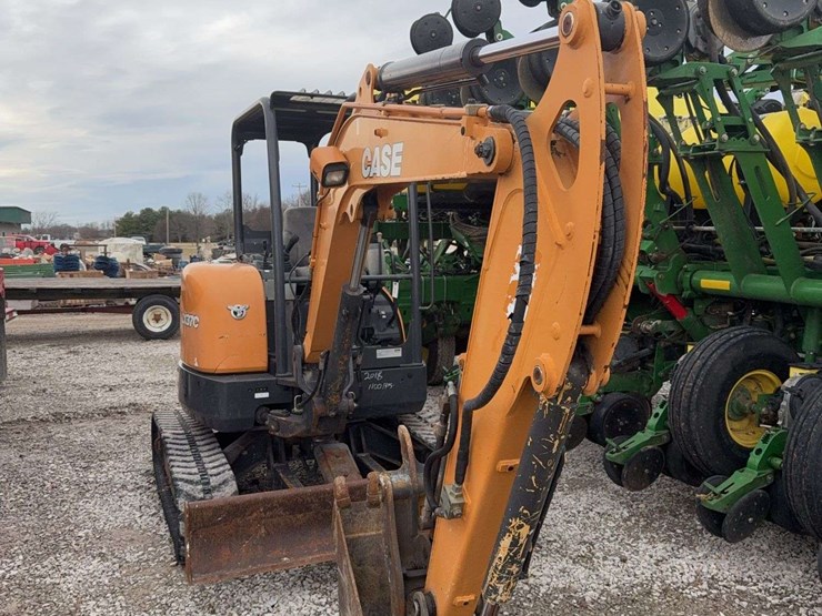 2018-case-cx37c-image-2