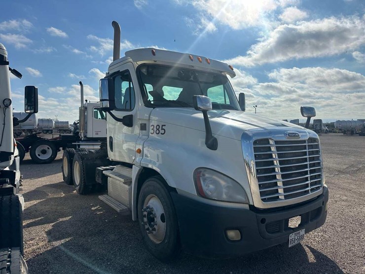 2014-freightliner-cascadia-image-4