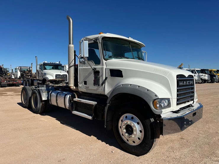 2020-mack-granite-image-9