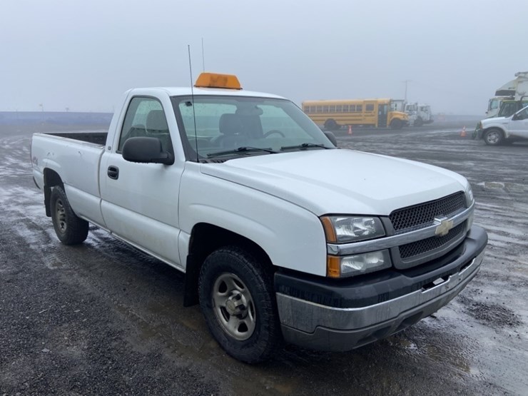 2004-chevrolet-silverado-4x4-pickup-image-7