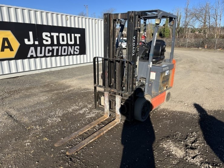 2018-toyota-8fbcu25-image-1