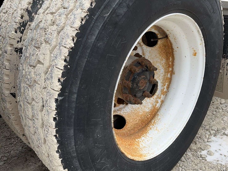 2014-freightliner-cascadia-125-image-22