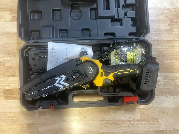 #2040-•-dewalt-style-20v-mini-cordless-chainsaw-kit-with-(2)-batteries,-charger,-and-case-(pr12)-image-1