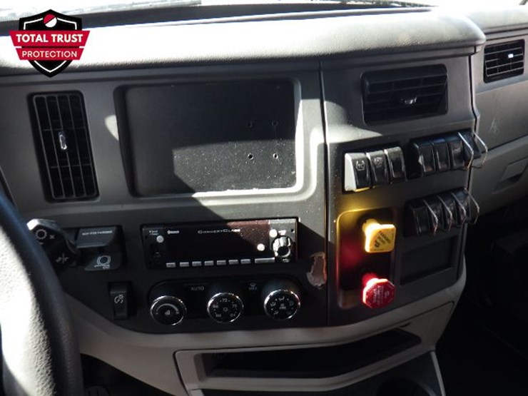 2023-peterbilt-579-image-19