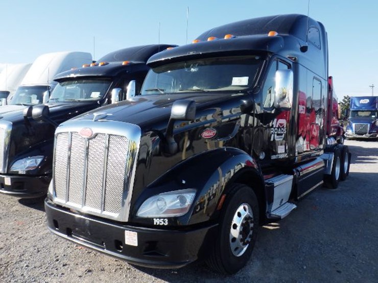 2017-peterbilt-587-image-1