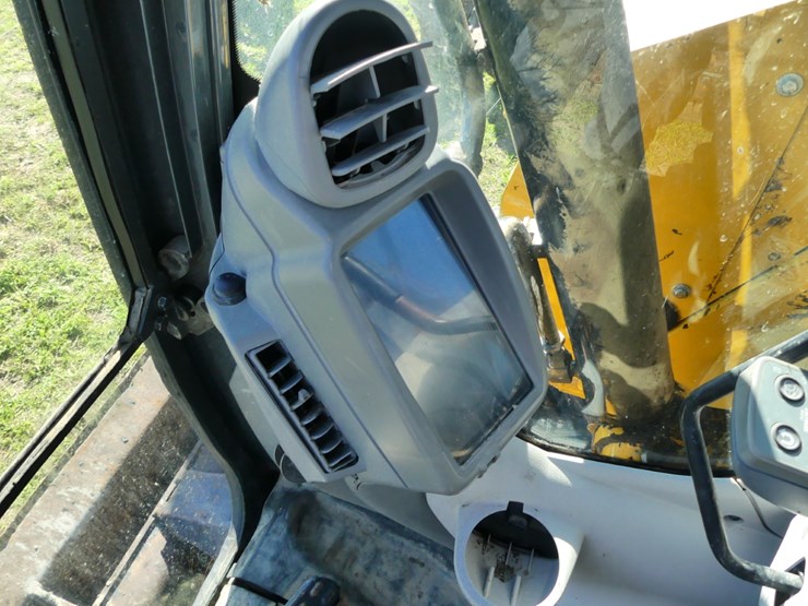 2021-deere-75g-image-15