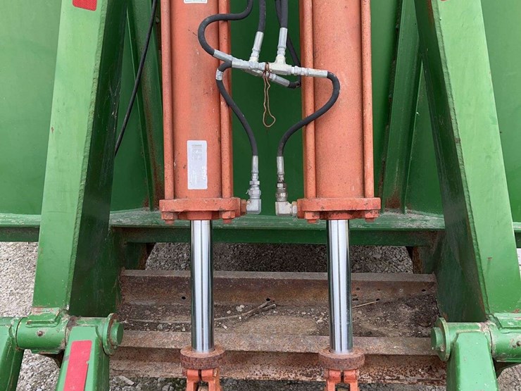 balzer-frac-tank,-21,000-gallons,-computer-hydraulic-control-box,-1-owner,-always-washed,-good-shape-image-12