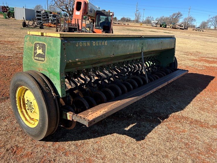 john-deere-8300-image-3