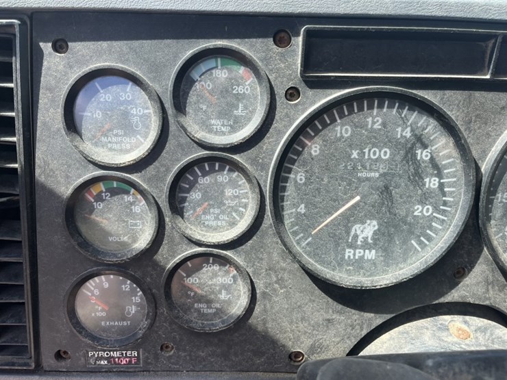 #1556-•-1999-mack-e7-460-day-cab-truck-tractor-image-54