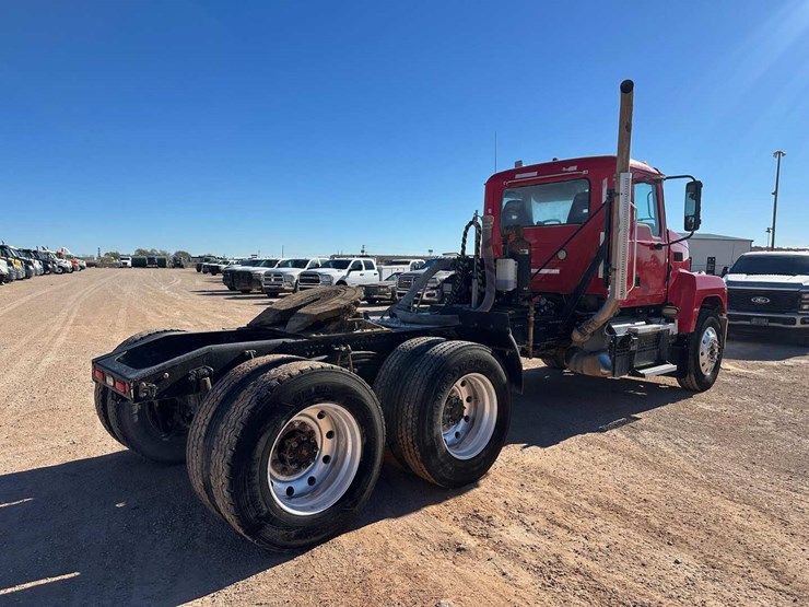 2020-mack-pinnacle-image-2