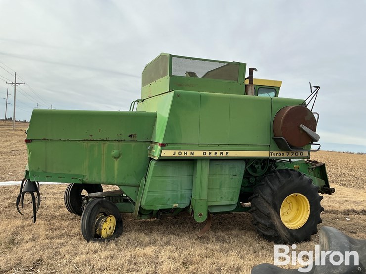 1977-john-deere-7700-image-4