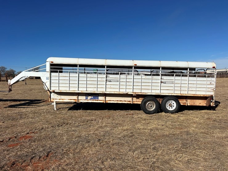 #83-•-1993-gooseneck-livestock-trailer-image-3