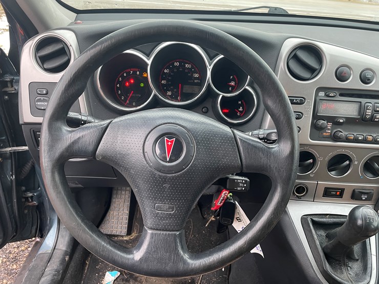 #1026-•-2006-pontiac-vibe-hatchback-(has-wi-title)-image-28