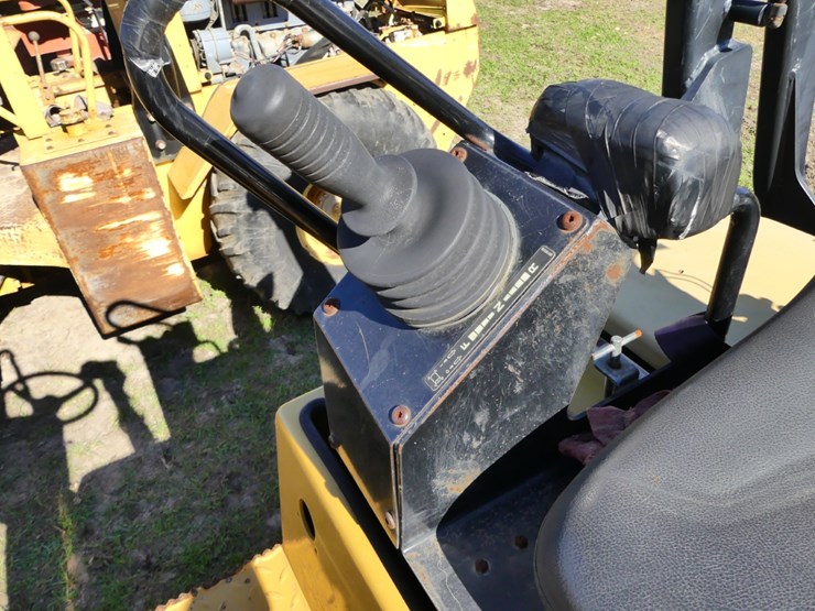 2011-caterpillar-cb34-image-11