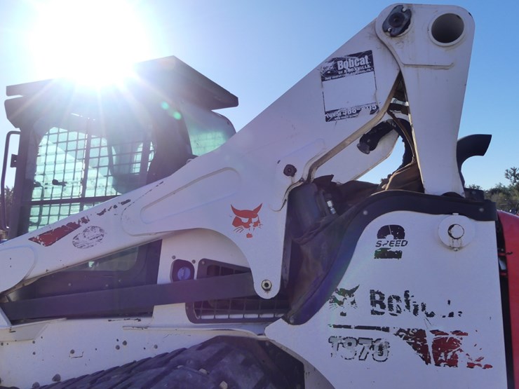 2019-bobcat-t870-image-8