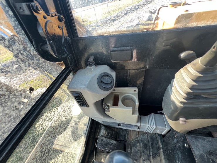 2014-caterpillar-305.5e2-image-24