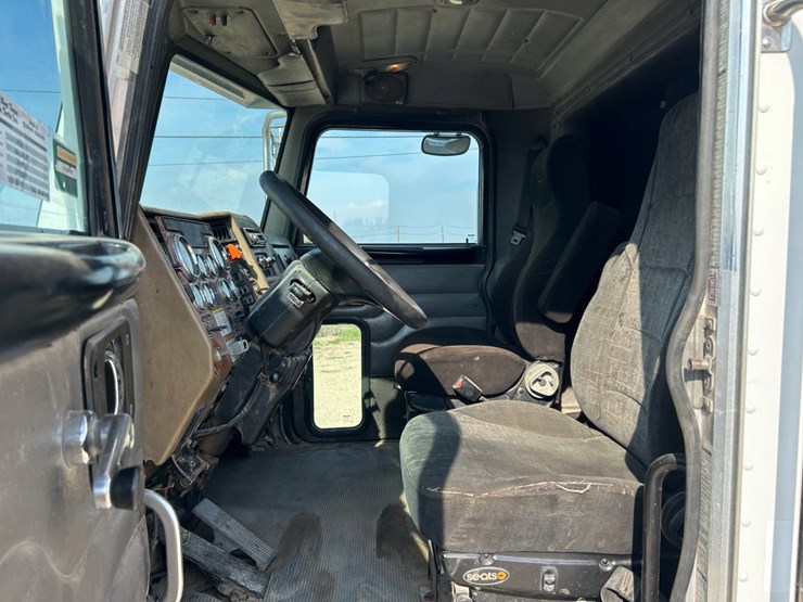 2009-peterbilt-340-image-7