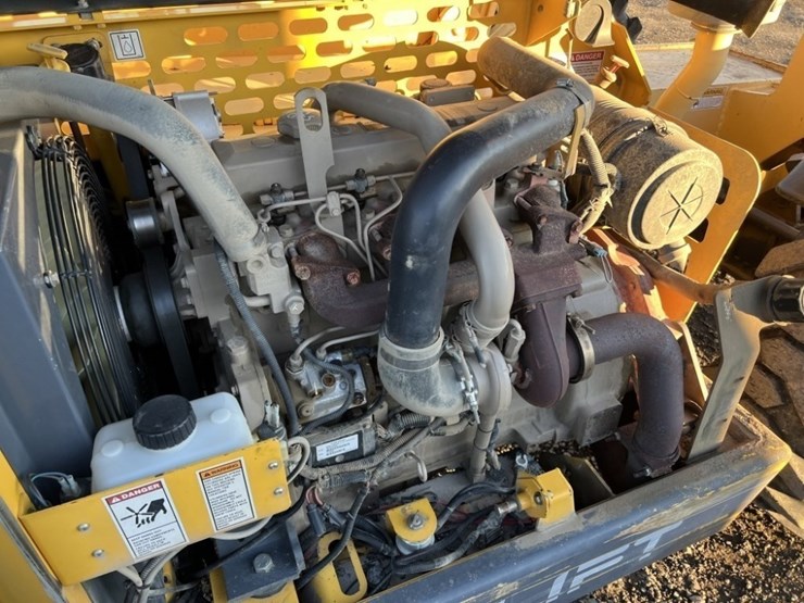 2004-gehl-dl10h44-image-16