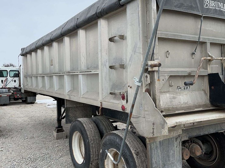 1990-east-28ft-dump-trailer,-new-hoist,-like-new-tires,-and-newer-tarp,-newer-tarp-bows,-good-liner,-really-good-shape-for-the-year,-good-shape,-just-downsizing-image-7