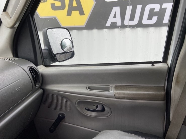 2004-ford-e350-sd-image-18