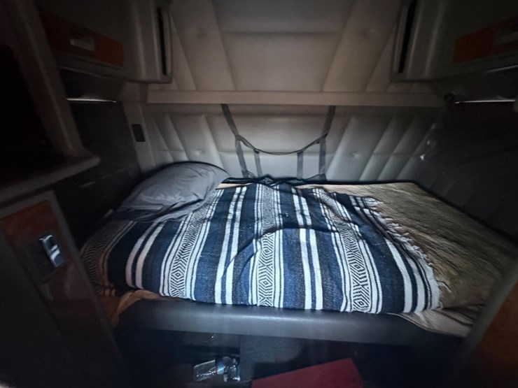 2007-peterbilt-379-image-16