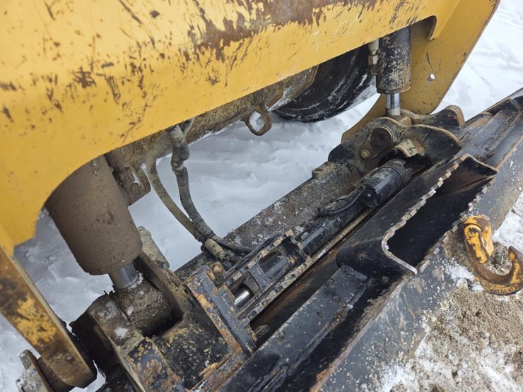 caterpillar-236d-image-13