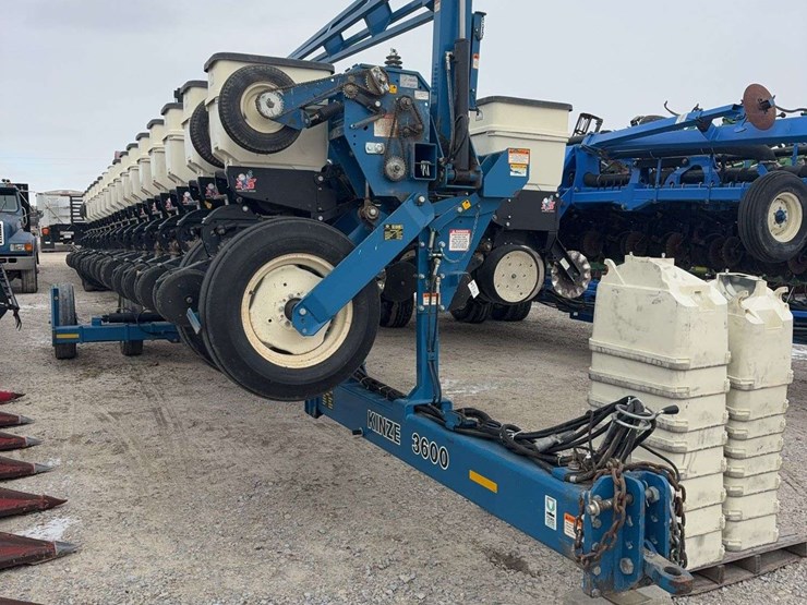 2008-kinze-3600-image-1