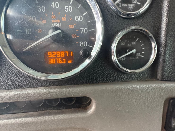 2011-peterbilt-386-image-21