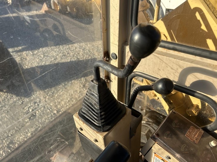 caterpillar-307-image-63