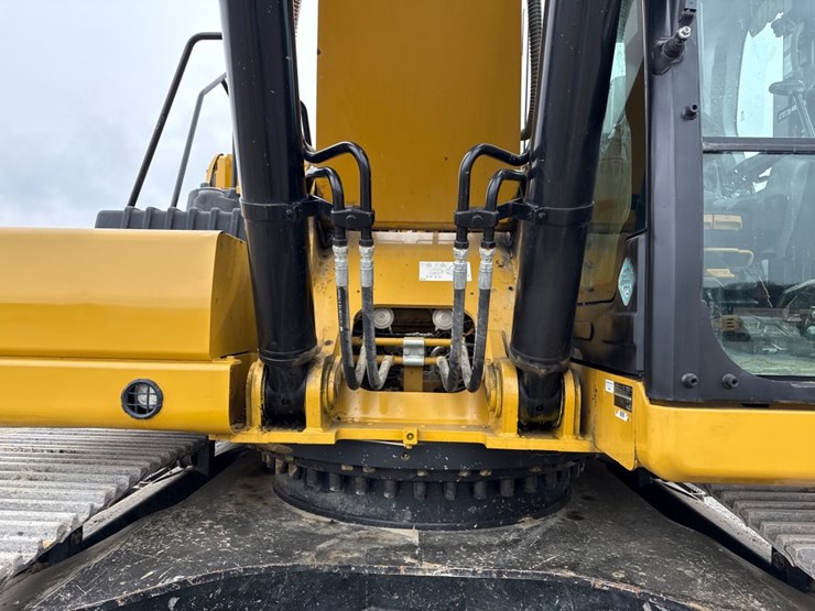 2021-caterpillar-330-image-11