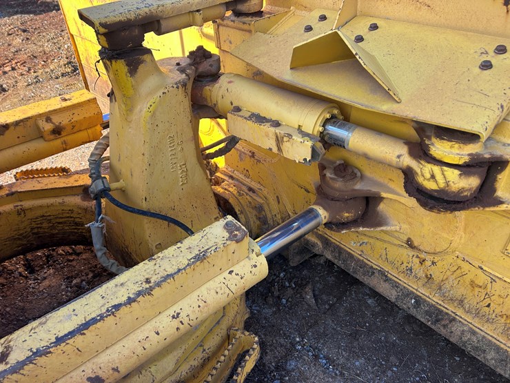 komatsu-d61pxi-24-image-34