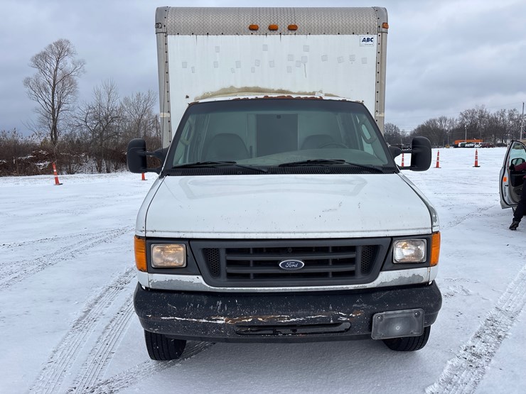 #1117-•-2005-ford-econoline-w/-15'-abc-van-body-image-6