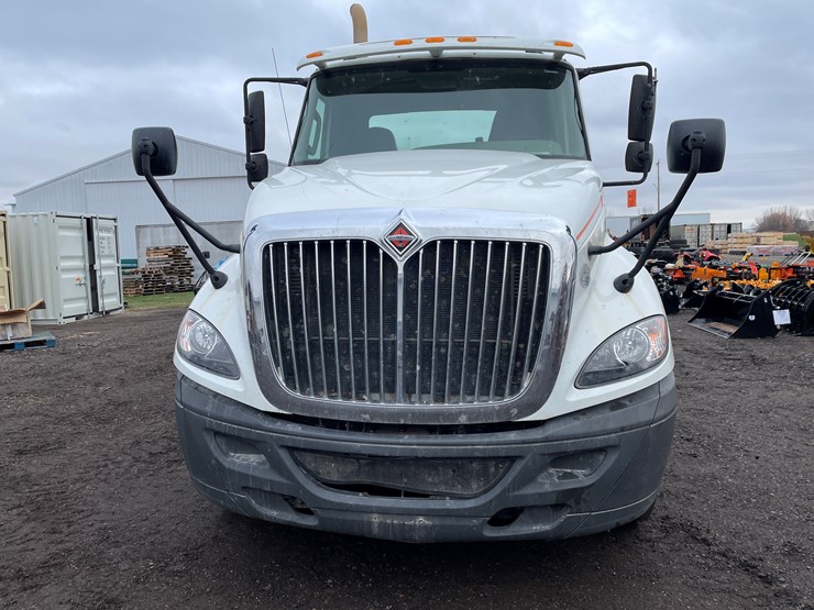 #1000-•-2015-international-tandem-axle-day-cab-semi-tractor-(has-wi-title)-image-2
