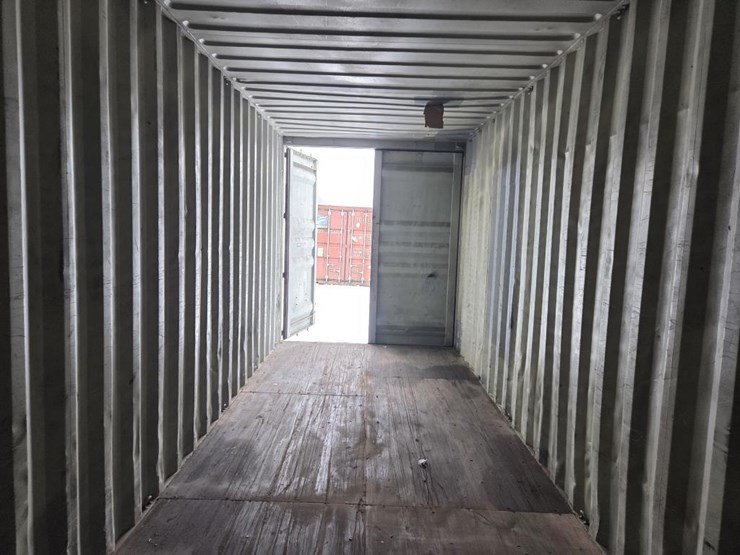 #5002-•-40'-shipping-container-image-11