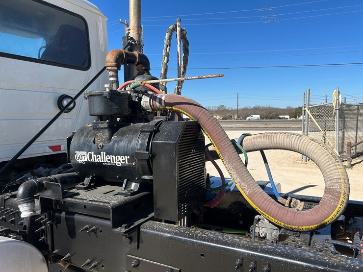 2020-mack-gr64ft-daycab-image-13