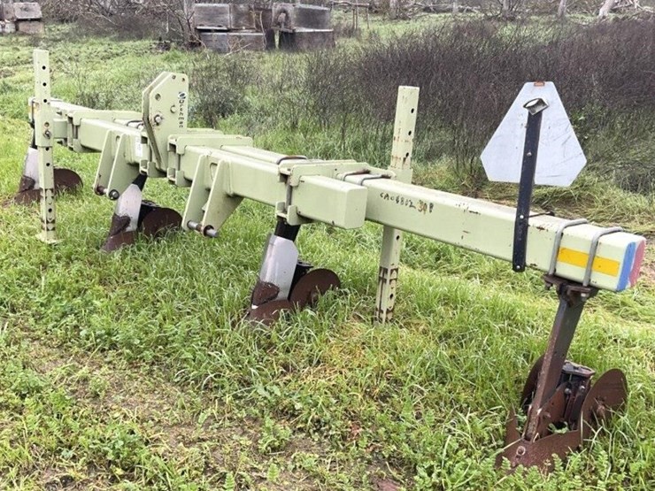 (offsite)-orthman-3-pt-3-row-60"-furrow-bar-image-1