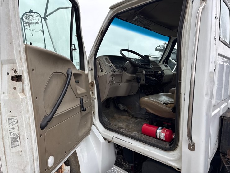 #30694-•-2008-sterling-litter/debris-truck-image-22