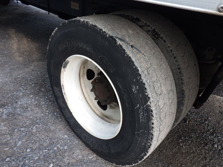 2020-hino-268a-image-11